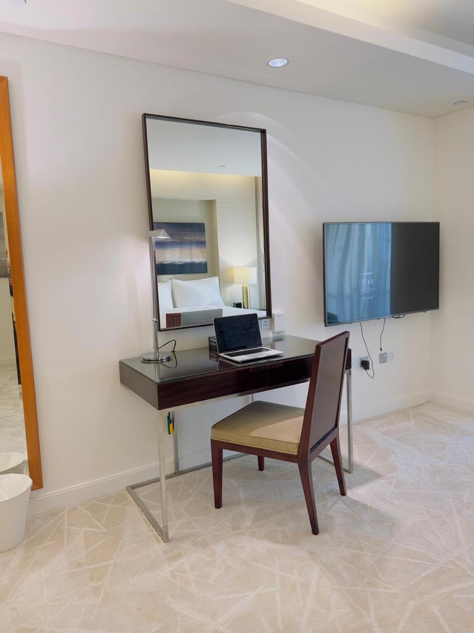 Burj View Lux Inside Mall! Apartment *